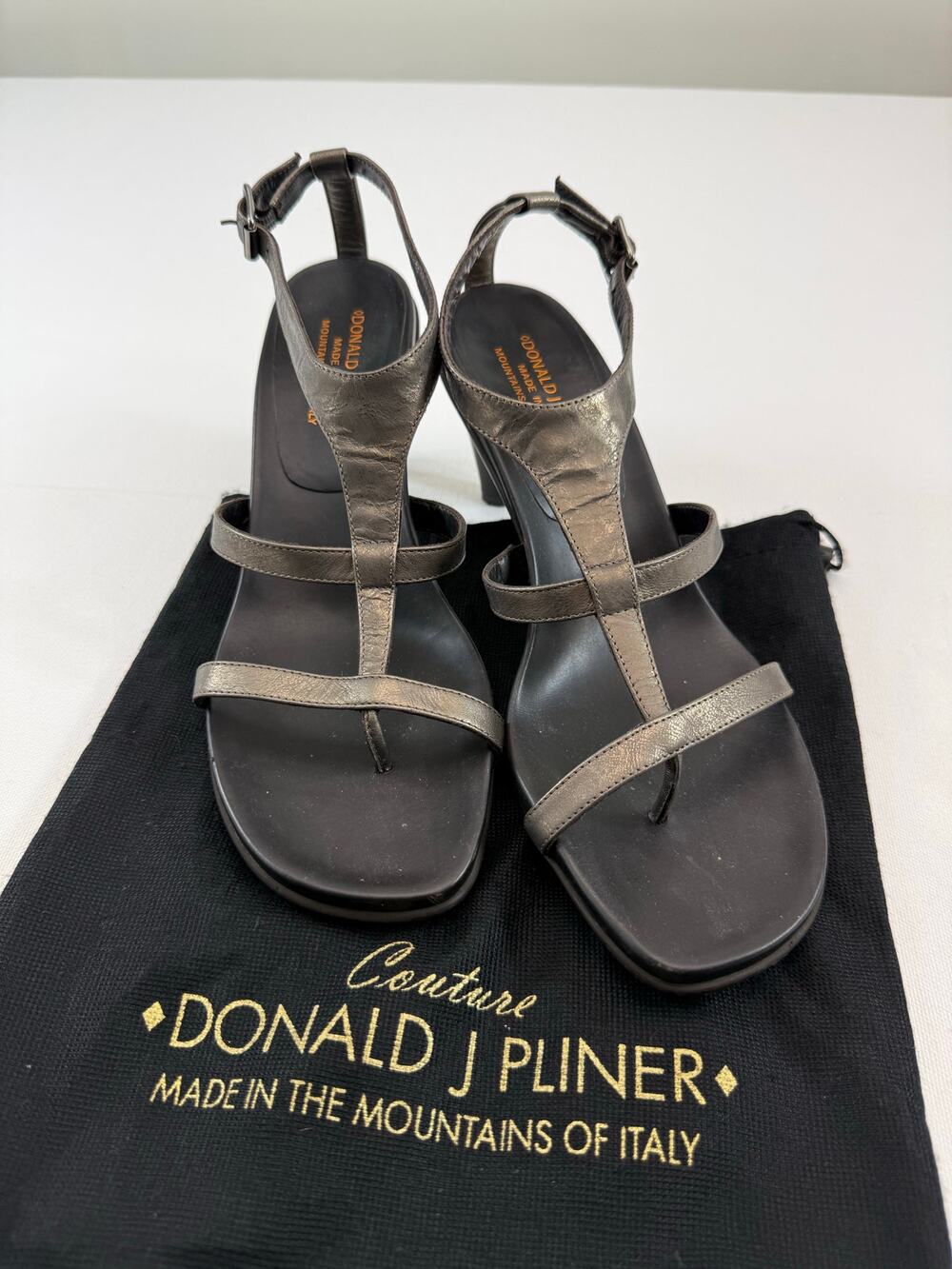 Donald Pliner Timera Pewter Leather T Strap Strappy Sandals Made‎ in Italy 9